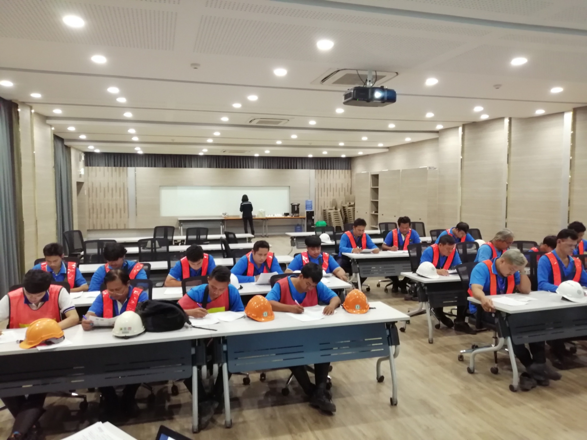 LINE_ALBUM_รูปภาพหลักสูตรรถยก 11 ประเภท(ต่อ)_250828_30.jpg - หลักสูตรรถยก 11 ประเภท